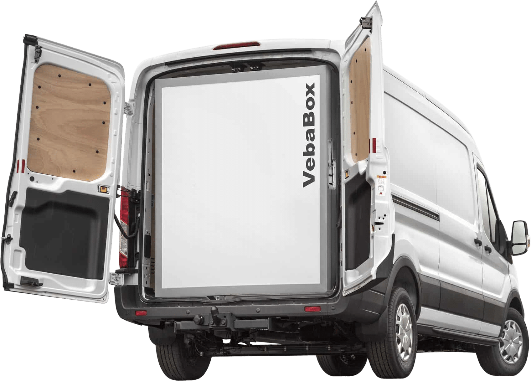 Une camionnette blanche avec des portes ouvertes révèle un grand conteneur VebaBox à l'intérieur.